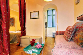 Отель Pantheon charming apartment  Рим